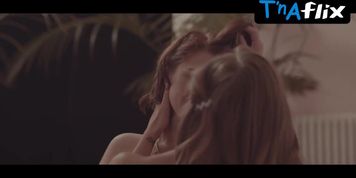 Effie Diaz Lesbian,  Real Sex Scene  in The Listener (Honour May)