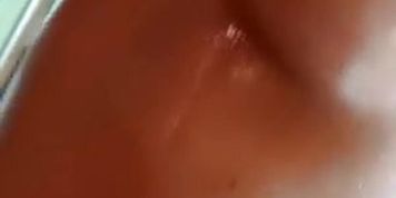 Eingeoelt gefesselt gefingert und gefickt