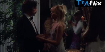 Goldie Hawn Sexy Scene  in Shampoo