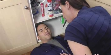 UK cougar pounded after sucking rough cock (Kaylana Reese)