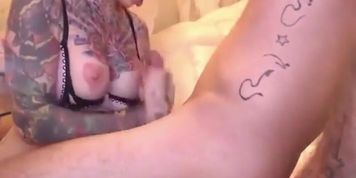 Tattooed chick gives mind-blowing head to her lucky man (Gotta Love Lucky)