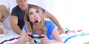GAMER GIRL GETS FUCK WHILE PLAYING (GamerGirl)