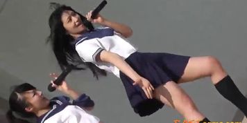 Cute Japanese Students Dance - video 1