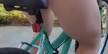 QuinnysPiggies LOVES Her Bike