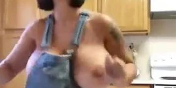 Huge Tits Dancing