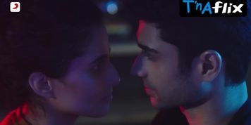 Aisha Ahmed Butt,  Breasts Scene  in Aisha Ahmed Sexy In Sukoon (official Video) - Taaruk Aisha Ahmed Charan Hottest Love Song 2