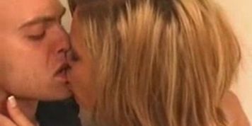 TEEN GIRL FUCKS BOYFREIND
