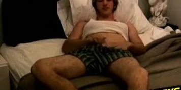 Dirty dude Curtis beats his meat in a hot solo session