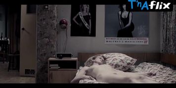 Marta Nieradkiewicz Breasts Scene  in Zjednoczone Stany Milosci The United States Of Love
