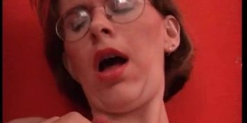 Horny brunette gets that wet pussy fist
