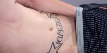 Solo muscle jock tugging his big dick
