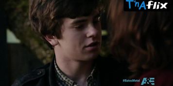 Paloma Kwiatkowski Underwear Scene  in Bates Motel
