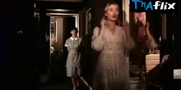 Patricia Becker Breasts Scene  in Podrias Con 5 Chicas A La Vez