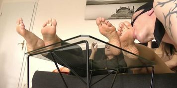 Leyla and iveta feet worship (Goddess Leyla)