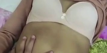 Abg Hijab Ke, Enakan Digoyang