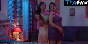 Shyna Khatri Sexy Scene  in Maalamaal