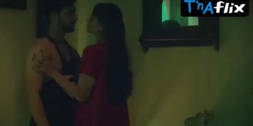 Jinnie Jaaz Bikini Scene  in Charmsukh (jane Anjane Mein 5)