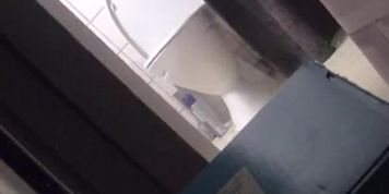 OMG! SHOCKING STEPDAUGHTER IN BATHROOM!