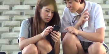 PISS JAPAN TV - Japanese teens squat and urinate