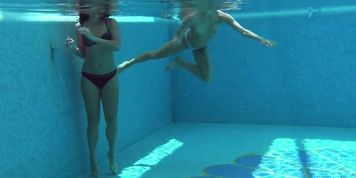 Hot Hot Hotties Cruz And Jessica Swim Naked Together (Jessica Lincoln, Lindsey Cruz)