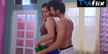 Rups Khan Sexy Scene  in Adhuri Aas