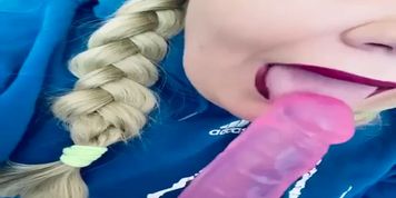Daddy&rsquo;s girl talks dirty and sucks dildo