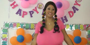 Roxy Red 54KKK &acirc;&euro;&ldquo; Its My Birthday (Roxi Red)