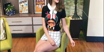 Ana Cecy Gonz&aacute;lez culona en sexy minifalda de cuadros HD