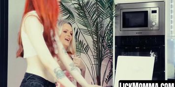 LICK MOMMA - MILF Blonde Niki and redhead STEPDAUGHTER Gigi Rouge dildo fuck
