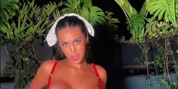 Maria Alejandra Quintero Big Black Dildo In The Pool