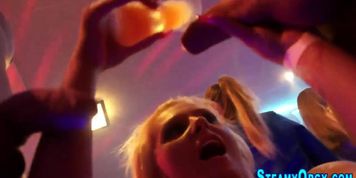 Cfnm teen giving head (Well Hung)