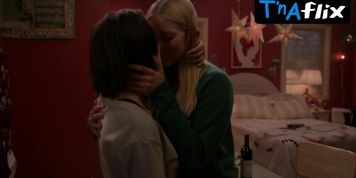 Midori Francis Lesbian Scene  in The Sex Lives Of College Girls