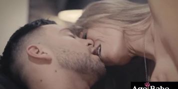 Darla takes Seths cock into her mouth next to her pussy