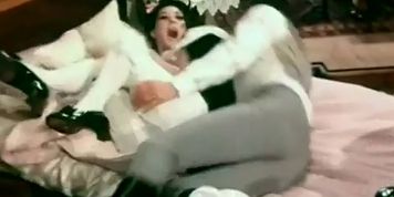 Edwige Fenech Breasts Scene  in Alle Katzchen Naschen Gern
