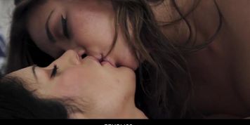 Queenie Sateen And Scarlett Alexis Heat Up With Bootylicious Lesbian Fun! (Carla Cougar, Scarlett ????)