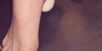 Egg gets crushed by barefeet Giantess (Bobbi Eden, Gina Carano)
