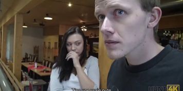 HUNT4K. Boy est&aacute; listo para vender a su seductora novia