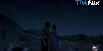 Unknown Sexy Scene  in Gandi Baat