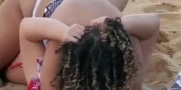 Lesbianas Follando en las Playa