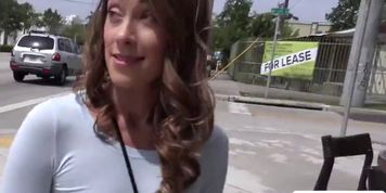 Pretty Kirsten gets a handfull of cash for a fuck