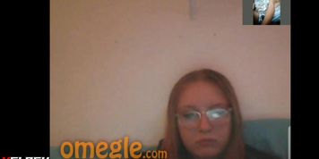 First flash on Omegle Girl with eye glasses