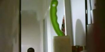 Spy bathing on curvy cousin leyla