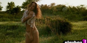 Lovely petite model likes photo session and striptease (Anetta Keys)
