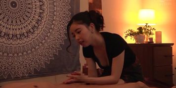 Petite Masseuse Gives Sexual Japanese Hot Massage