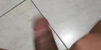 PENSANDO EN EL PAPA DE MI AMIGO ME SALE MUCHO SEMEN