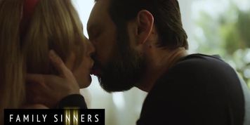Family Sinners - Tommy Pistol Makes His Stepsis Aiden Ashley Squirt With His Big Cock