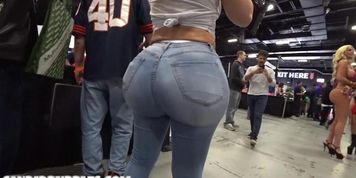 Big ass in Jeans 1
