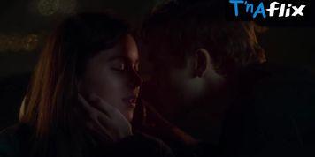 Hailee Steinfeld Sexy Scene  in The Edge Of Seventeen