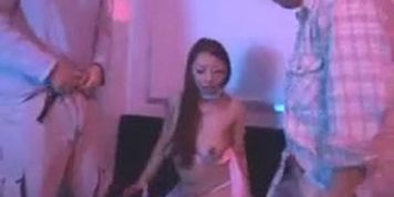 Murakami Ryouko streptease (De La)
