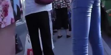Chasing a girl to see her hot ass